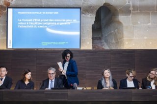 Le Conseil d'Etat vaudois au complet est venu présenter mercredi à la presse son projet de budget 2026. KEYSTONE/CYRIL ZINGARO